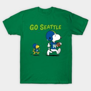 Seattle Seahawks - Snoopy & Woodstock Football M7408 T-Shirt